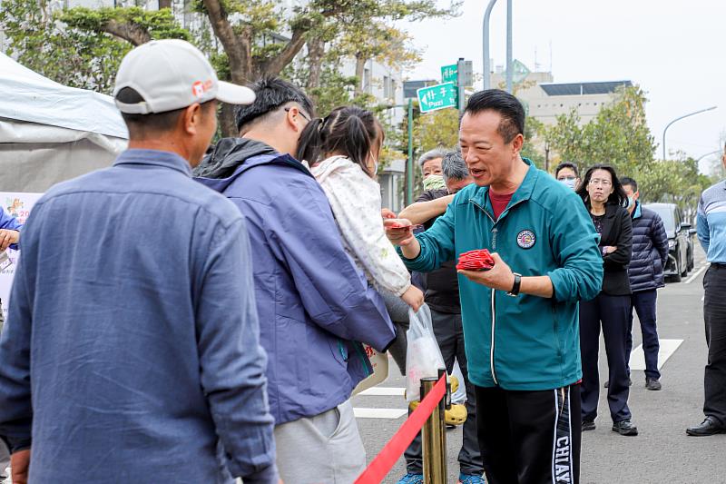 迎新春、辦年貨一次到位 嘉有好市集年貨大街熱鬧登場