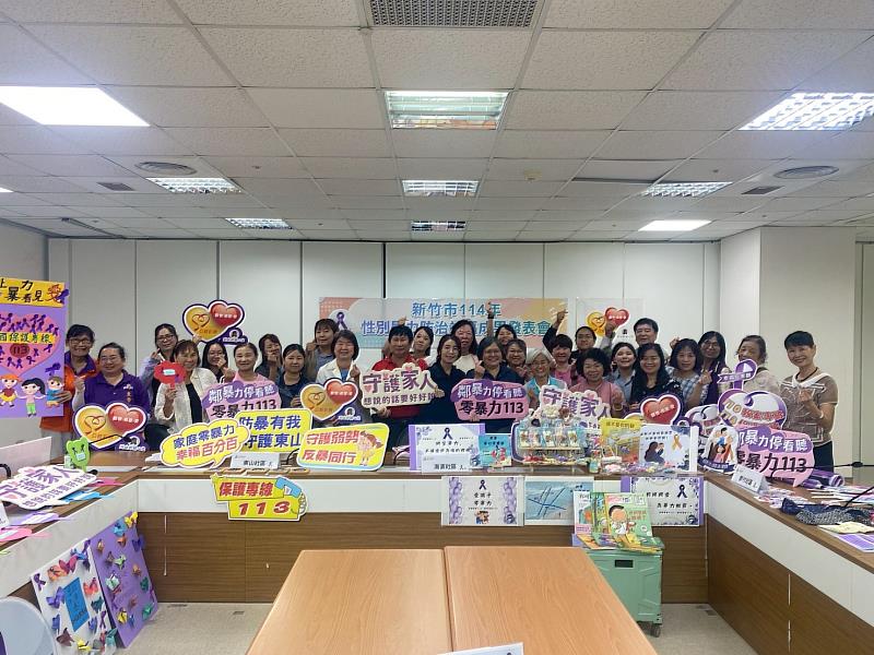 114年度參與性別暴力防治之社區合影。