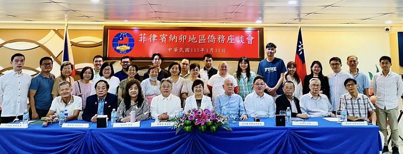 僑務委員會委員長徐佳青與納卯地區僑界領袖及與會貴賓合影。