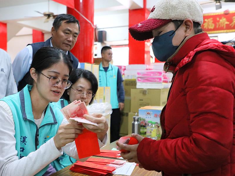 嘉義縣溪口鄉公所與天臺殿聯合舉辦「寒冬送暖感恩發放活動」