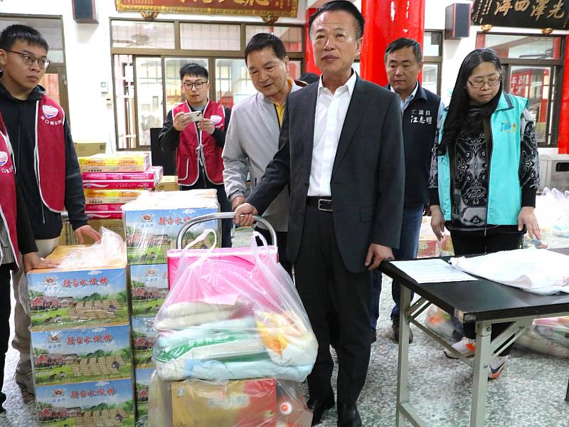 溪口鄉公所與天臺殿聯合舉辦「寒冬送暖感恩發放活動」