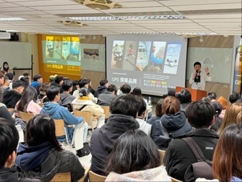 GARMIN於南臺科大招募說明會中，向在場百餘位外籍學生介紹其作為「GPS領導品牌」的全球研發實力與佈局，讓學生在投入工讀前能深入認識企業背景與運作模式。