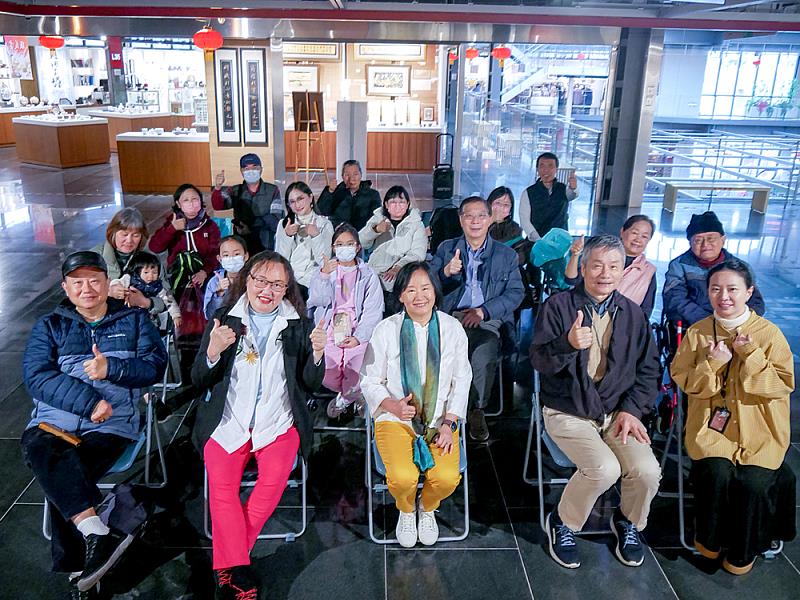 花開迎新春 《鶯歌瓷藝畫燦花》馬靜志創作展鶯歌光點溫暖開幕