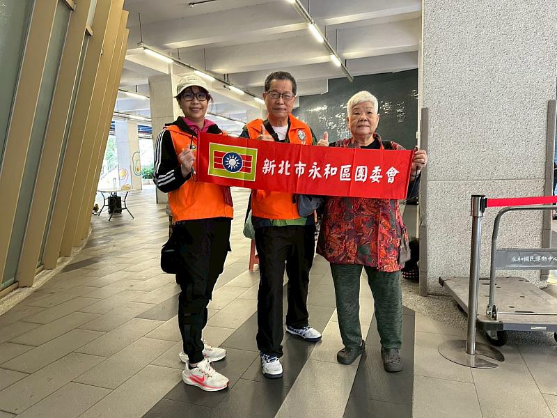 永和國民運動中心馬年義剪活動照片。