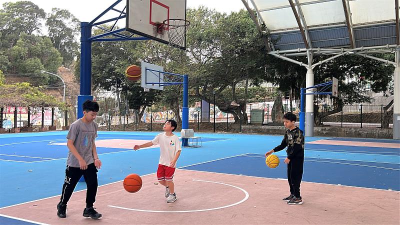 115年苗栗縣救國團辦理「熱血籃球訓練營」！遠離3C走向球場！苗栗救國團培養學童體能與正向生活態度