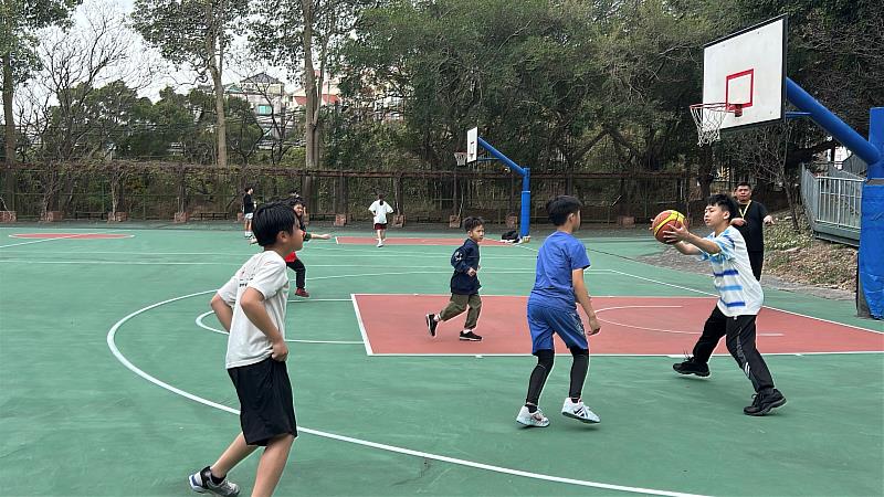 115年苗栗縣救國團辦理「熱血籃球訓練營」！遠離3C走向球場！苗栗救國團培養學童體能與正向生活態度