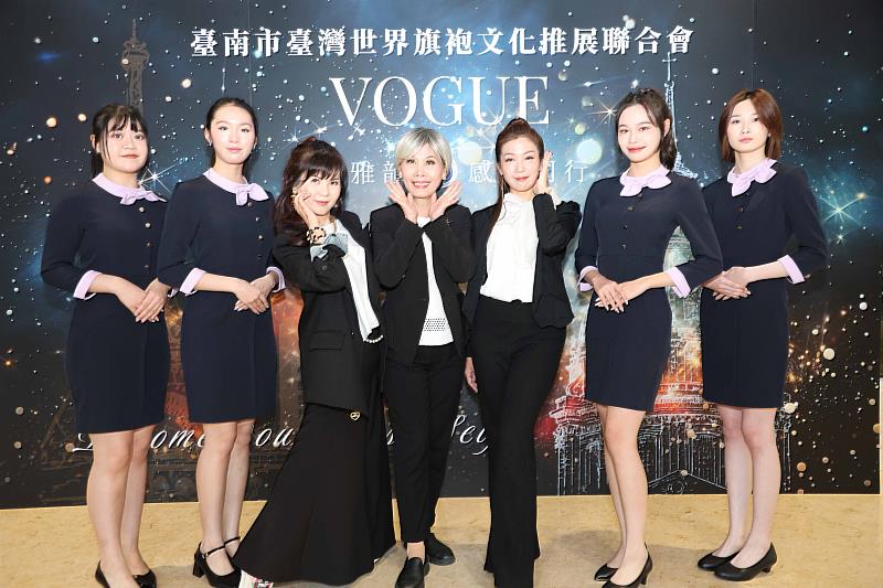 4位禮賓學生承擔繁雜且神聖的接待任務,展現高水準的專業素養。