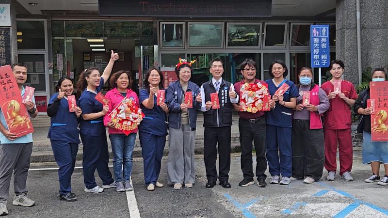 馬年春節將至 饒慶鈴走訪南迴線第一線服務機關 送上祝福與數位紅包