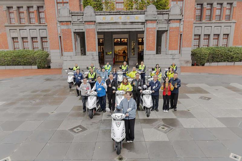 竹市府資產活化捐贈15輛巡邏機車，力挺協勤民力守護治安。