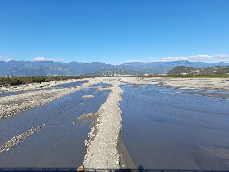 卑南溪水覆蓋修復率已恢復逾9成 臺東縣府守護春節清新空氣