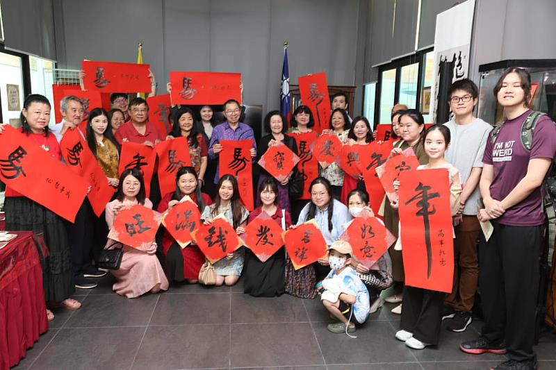 以筆墨迎新歲 臺汶文化交流共賀新春