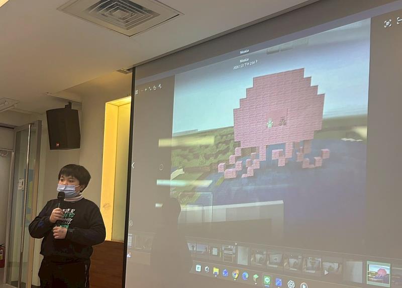 同學分享作品。