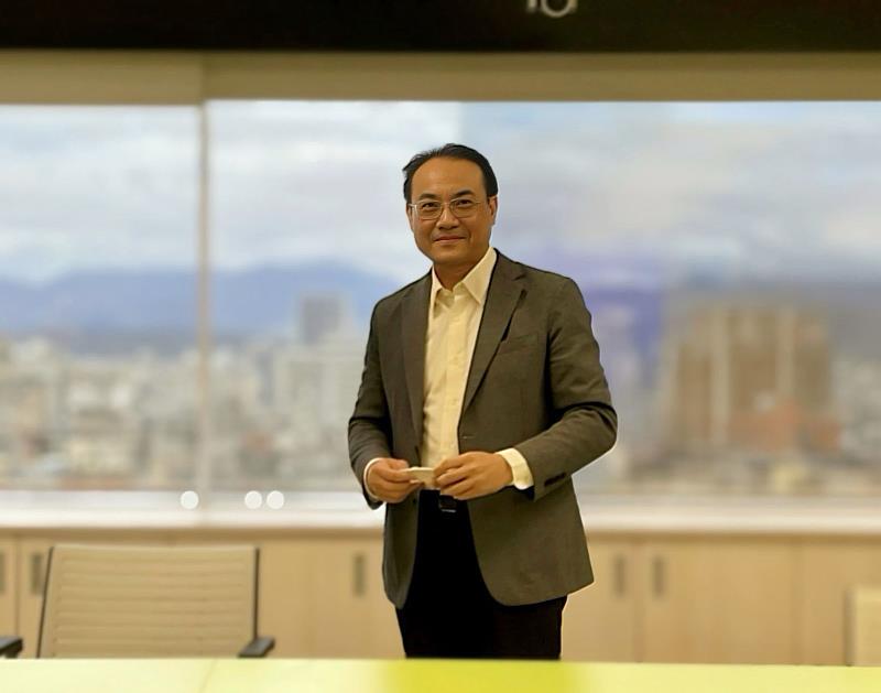 教育部資訊及科技教育司專門委員鄭凱仁接任數位發展處長。