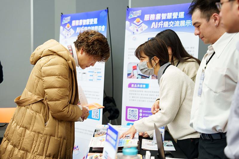 資服業者現場提供一對一諮詢服務,協助企業主精準對接服務需求。圖/中華軟體公會提供。