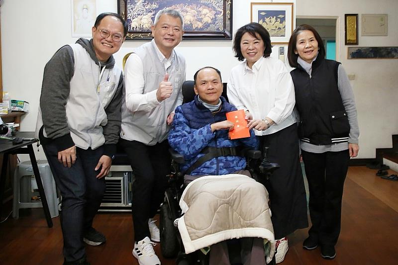 嘉義市關懷身心障礙退伍軍人，獻上新春祝福。
