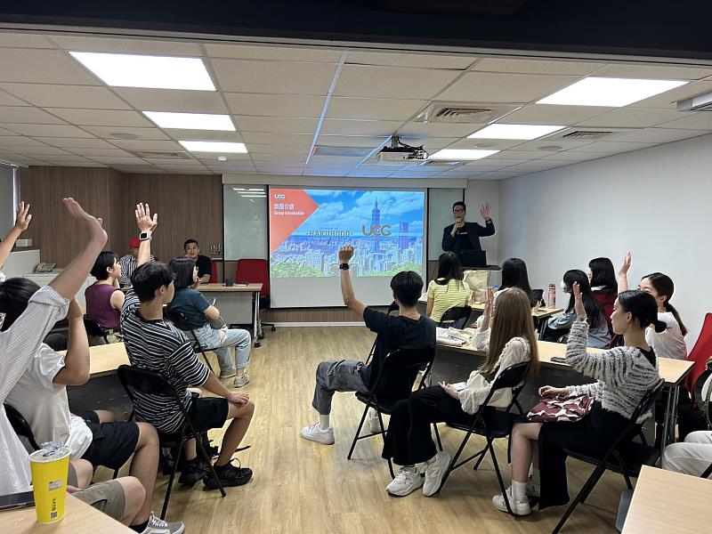 世新公廣系師生走訪聯廣傳播集團,深入了解廣告公司運作模式與創意流程,透過業界導師分享,開拓產業視野與創作靈感。(世新大學提供)