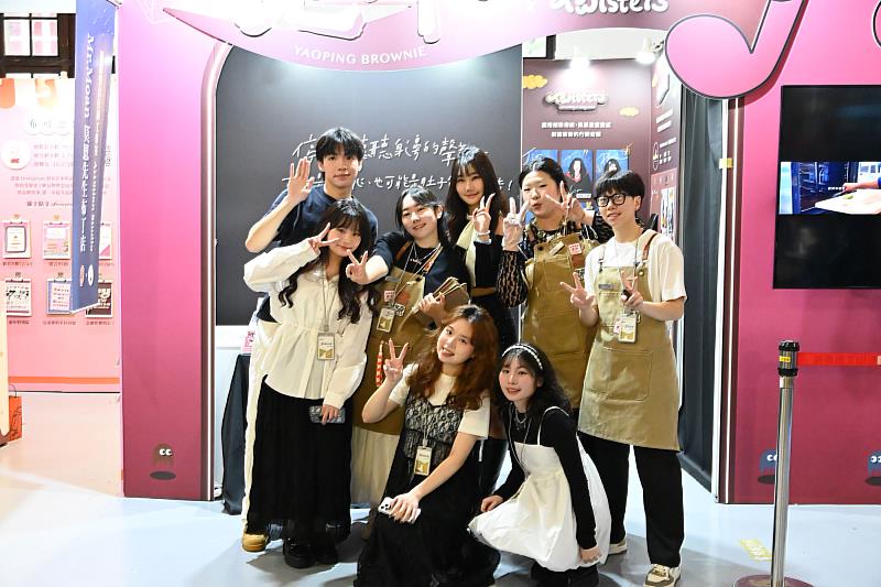 世新公廣系大腦總部團隊與堯平布朗尼合作，打造大學世家系列爆款短影音，展現公廣學子創意無極限。（世新大學提供）