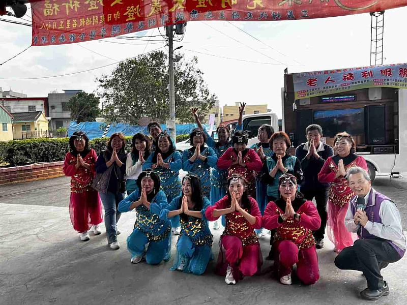 嘉義縣老人福利服務車新車首航