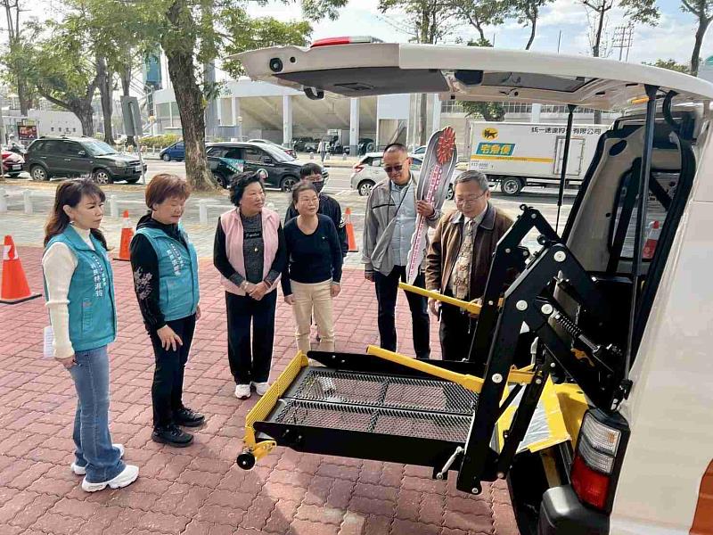 綺美電鍍股份有限公司捐贈嘉縣1台復康巴士