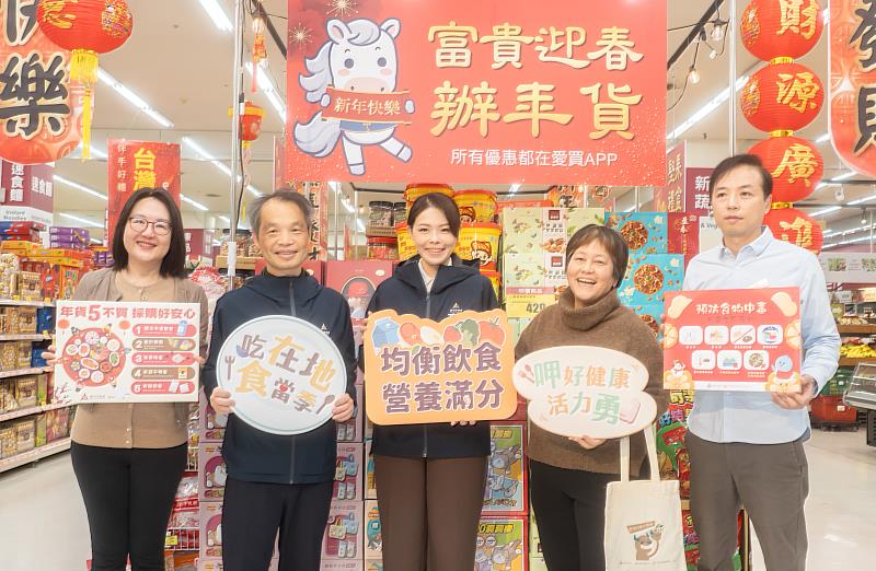 春節即將到來，高虹安市長視察大賣場年節食品，為市民食安把關。