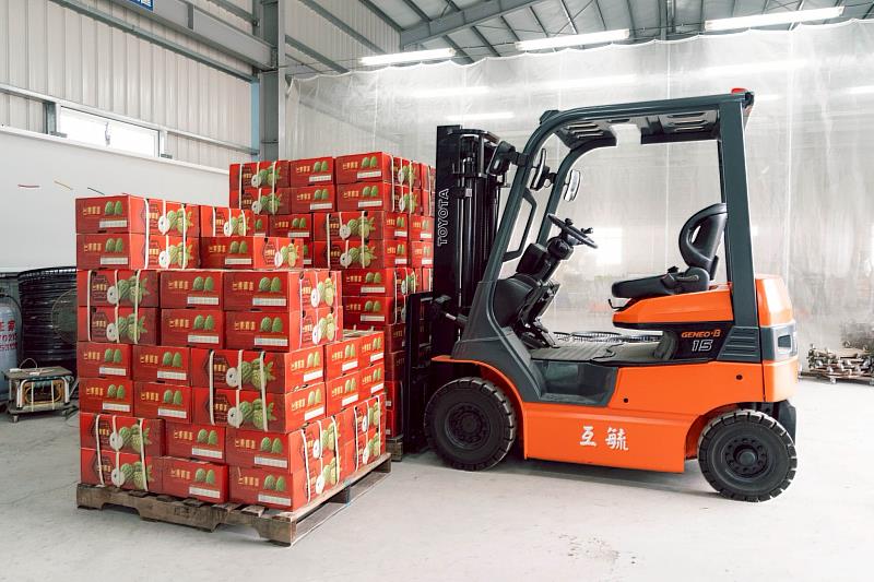 力挺臺東鳳梨釋迦 彰化縣政府訂購130箱助農 饒慶鈴表達感謝