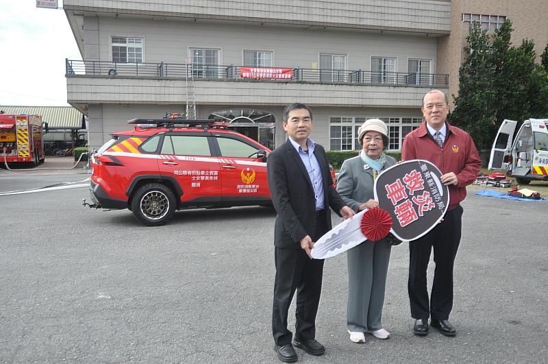 守護民眾過好年 臺東縣消防局關山大隊辦理春節火搶演練暨救災車輛器材捐贈