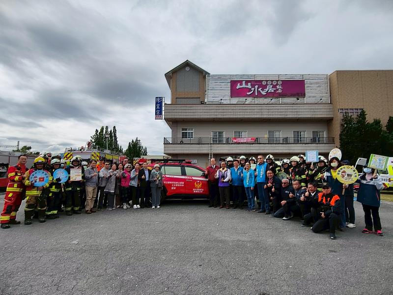 守護民眾過好年 臺東縣消防局關山大隊辦理春節火搶演練暨救災車輛器材捐贈
