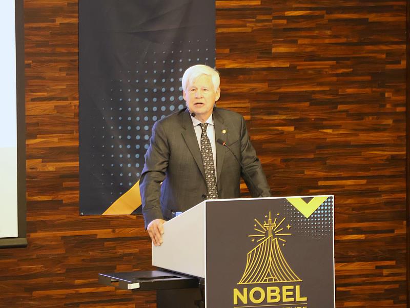 Engle教授提出「終止風險」（Termination Risk）來說明企業預見終點來臨時的策略轉變，並據此調整經營方針。