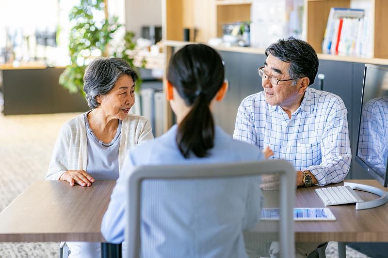 南山人壽自2025年8月起推出「保單安心聯絡人」服務，使家人能即時掌握保單重大異動，達到「主動通知更安心、保單守護+1人」的雙重防護機制。