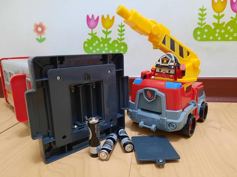 嘉義市「國家清潔週」推出廢電池回收兌換新年福袋活動。