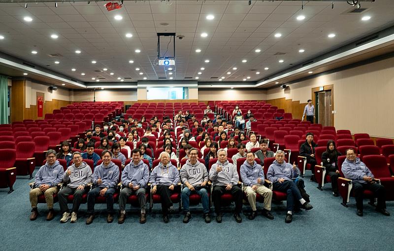 長庚大學寒假科技實驗營開訓典禮大合照。