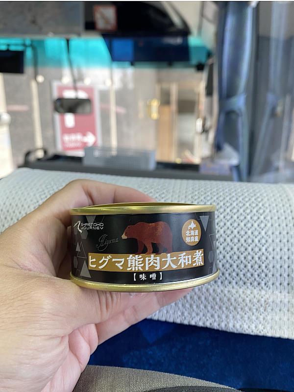 日本當地商店販售之熊肉罐頭。