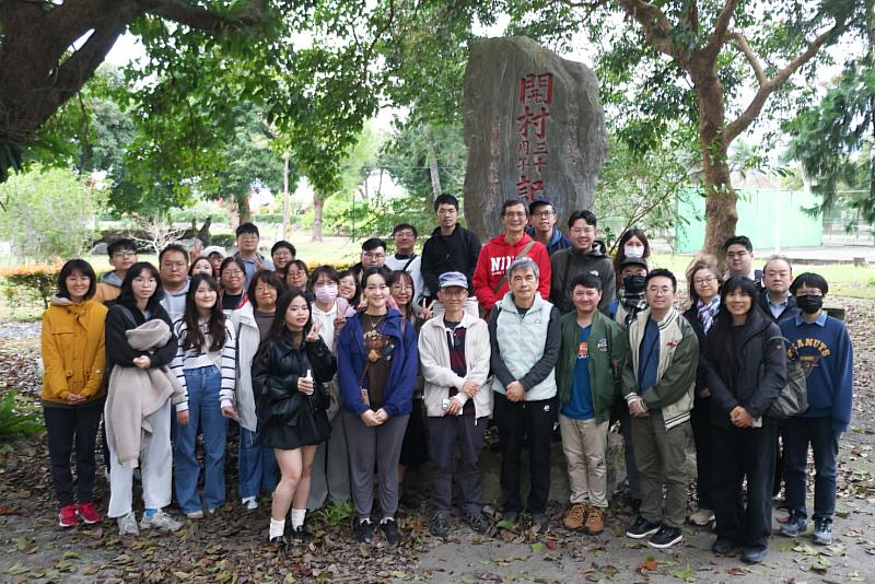 教授與學員們於實察地點碧蓮寺的大合照。