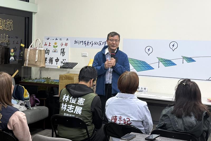 傅院長致詞,表達學校持續支持在地教育陪伴與社區關懷行動。