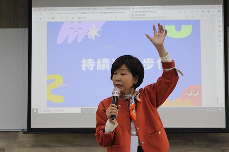 南大亞太美感暨戲劇教育研發中心計畫主持人林玫君教授於座談中致詞。