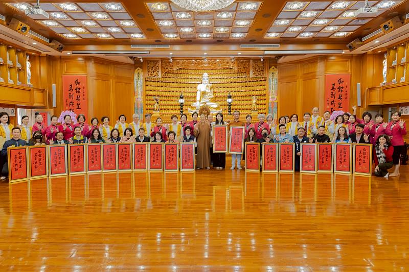 法寶寺舉辦年度祈福活動合影。