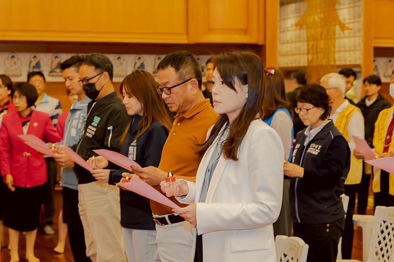 市長高虹安、新竹市議會副議長余邦彥與眾多議員共同祈福。