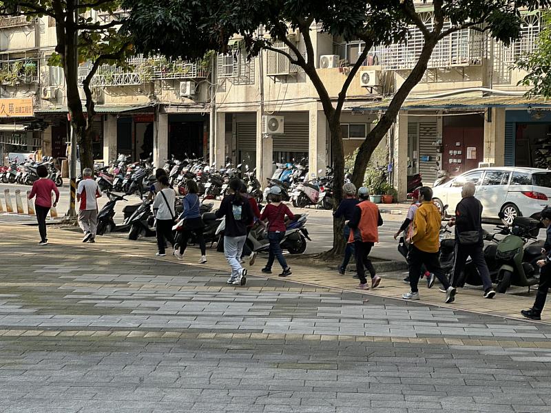 戶外廣場健走體驗。