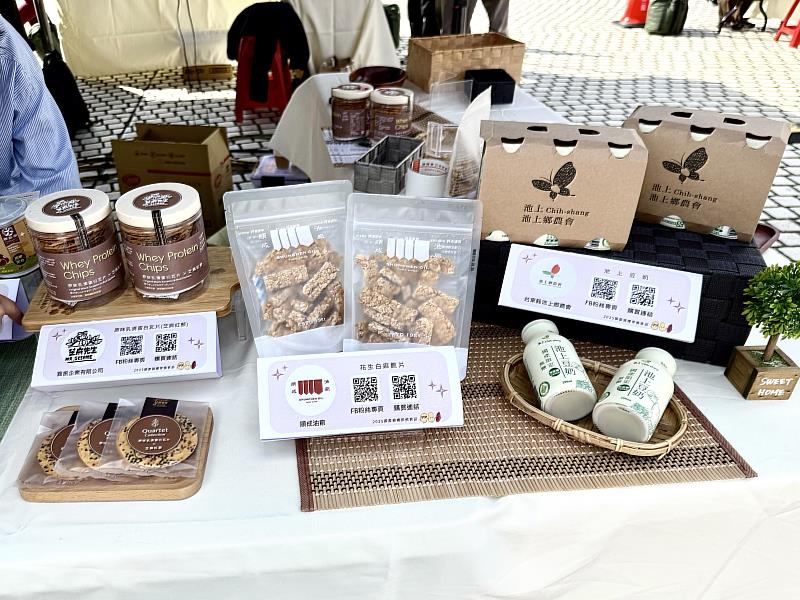 包裝繽紛、品項多元，展現國產常備食品的豐盛魅力。