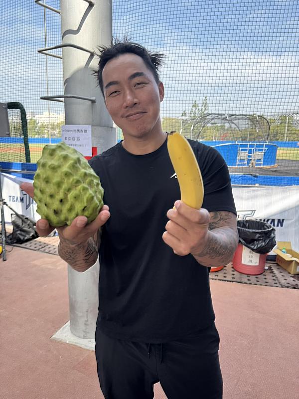 推薦國產鳳梨釋迦及香蕉。