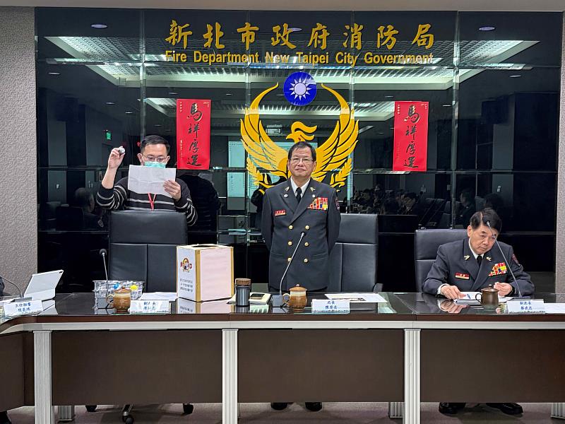 新北市政府消防局依法辦理財產申報抽籤作業,全程公開透明,展現廉政精神,確保制度運作公平公正,落實依法行政。