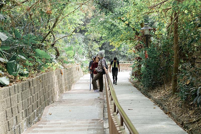 嘉義市蘭潭好漢坡323階全新亮相 大白熊陪你迎新年慢遊嘉義