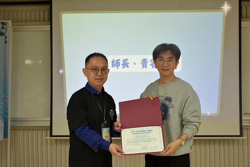 南大管理學院劉子歆院長蒞臨現場，勉勵學員把握營隊學習機會。