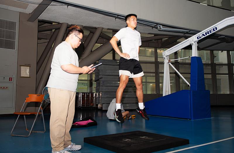 文化大學團隊從不同面向為治平高中球員進行個別化分析，協助提升場上表現穩定度，同時降低運動傷害風險，延續運動生涯。