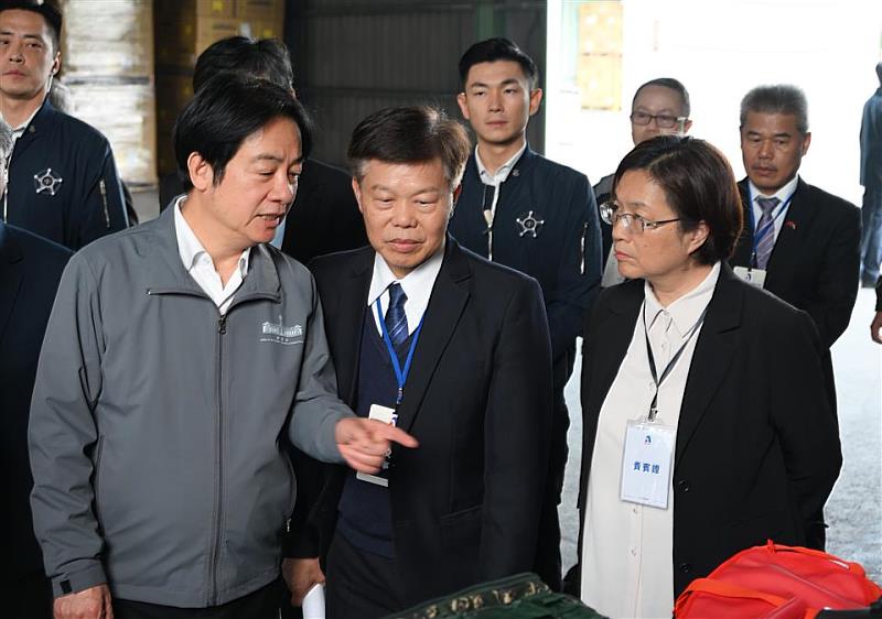 賴總統蒞臨彰化紡織座談會。