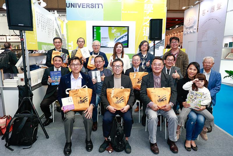 大學出版社主管齊聚一堂。（照片由國立臺灣海洋大學媒體公關暨出版中心提供）