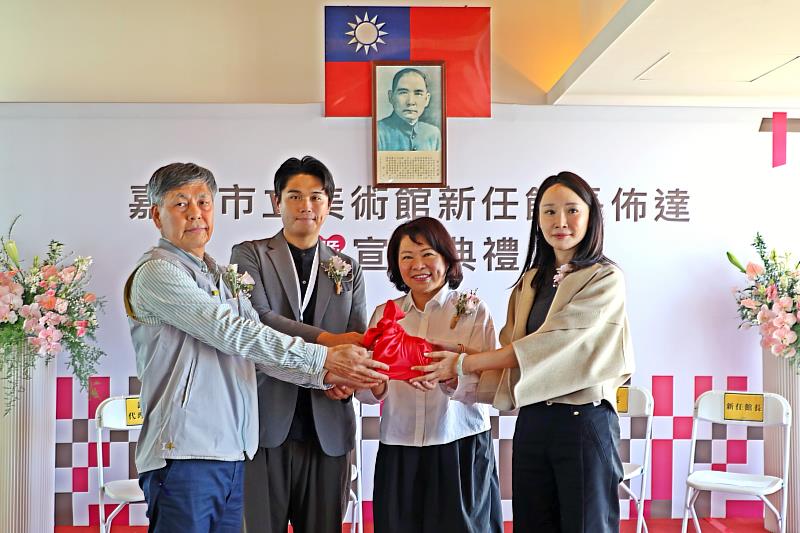 嘉義市立美術館新任館長潘青林宣誓就職。