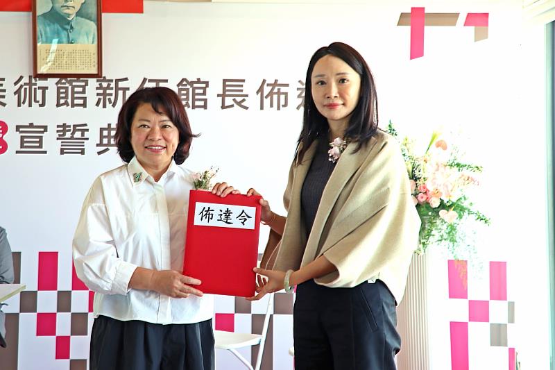 嘉義市立美術館新任館長潘青林宣誓就職。
