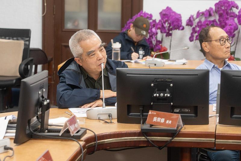 市府團隊與專家學者共商研議改善方案。