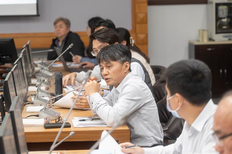 市府團隊與專家學者共商研議改善方案。